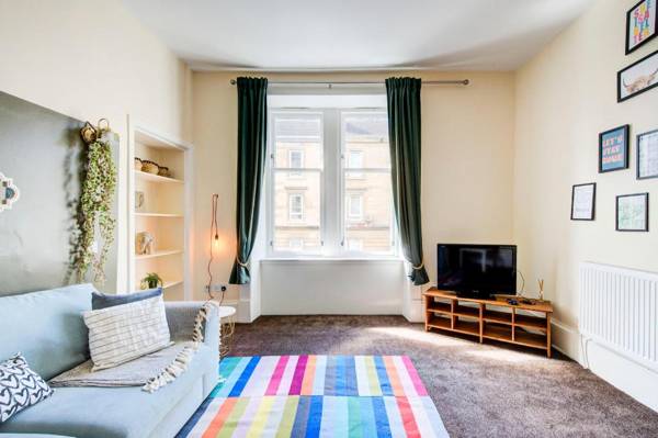 Perfectly Situated Glasgow 2 Bed Apartment