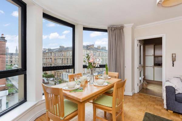 Bright 1 Bedroom Apartment-Private PARKING