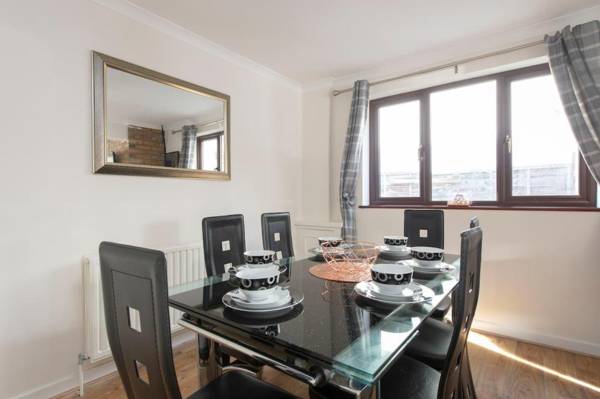 BookedUK: Rose View Bungalow House in Roydon