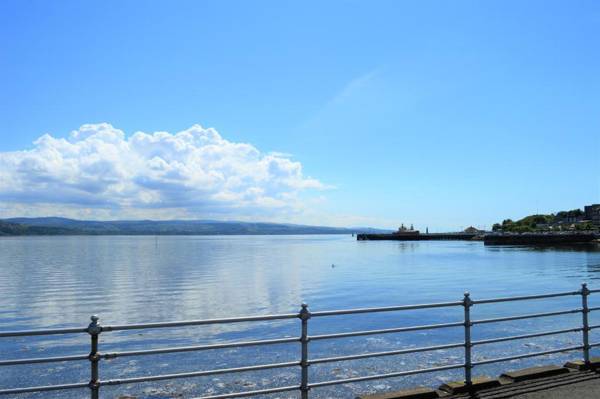 Sebright Holiday Apartment