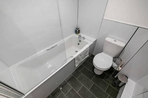 ☆Bright Apartment Near University + City Centre☆