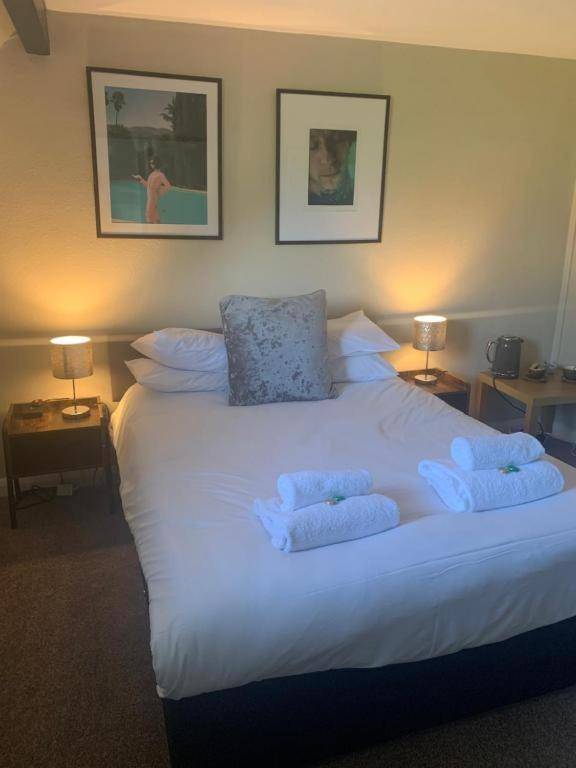 Red Lion Pub Restaurant & Hotel Rooms