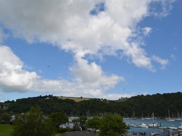 The Ship in Dock Inn - Parking permits included