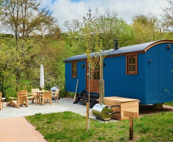 Oak Shepherds Hut