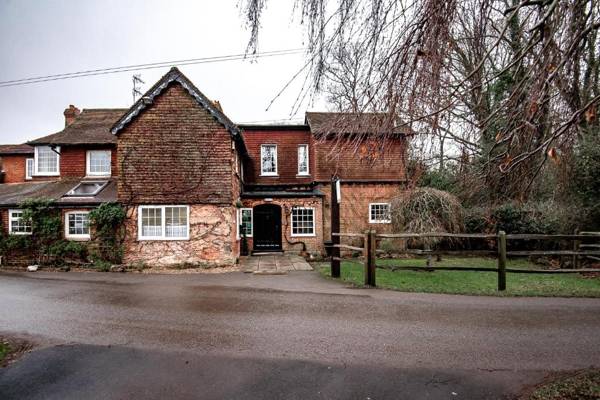 Trivelles Waterhall Country Gatwick Hotel & airport parking