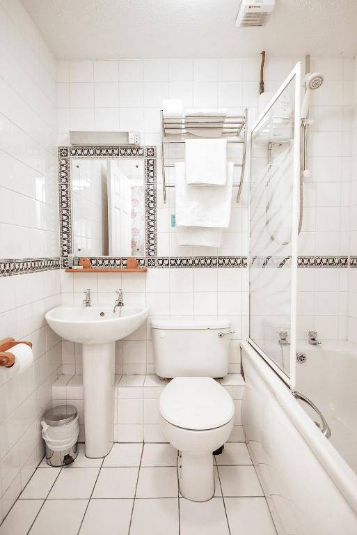 Trivelles Waterhall Country Gatwick Hotel & airport parking