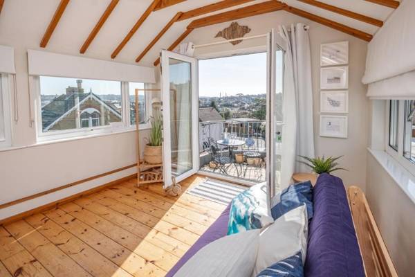 Blue Winds and Waves