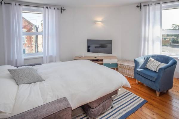 Blue Winds and Waves