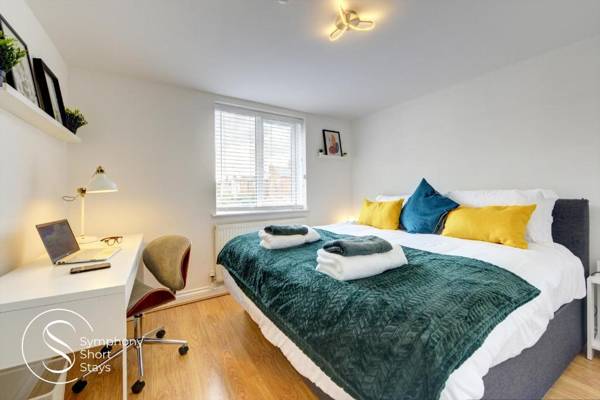 Dean St Coventry - Elegant apartments with ensuite bedrooms Netflix & parking
