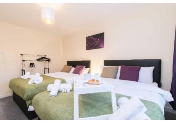Sublime Stays Coventry- Jenner Pet Friendly Apartment with Parking