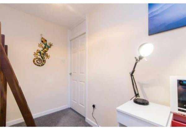 Sublime Stays Coventry- Jenner Pet Friendly Apartment with Parking