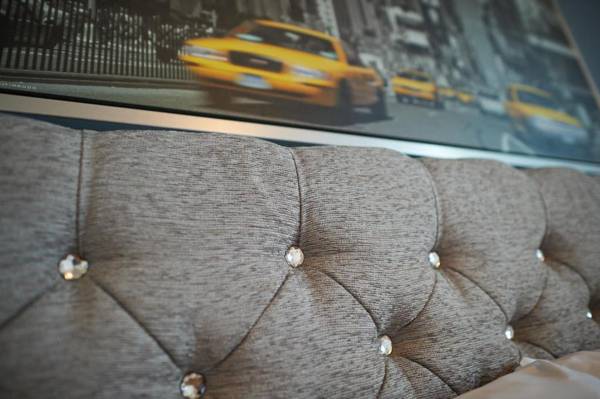 Clarendon Heights - Stylish Two-Bedroom Apartment