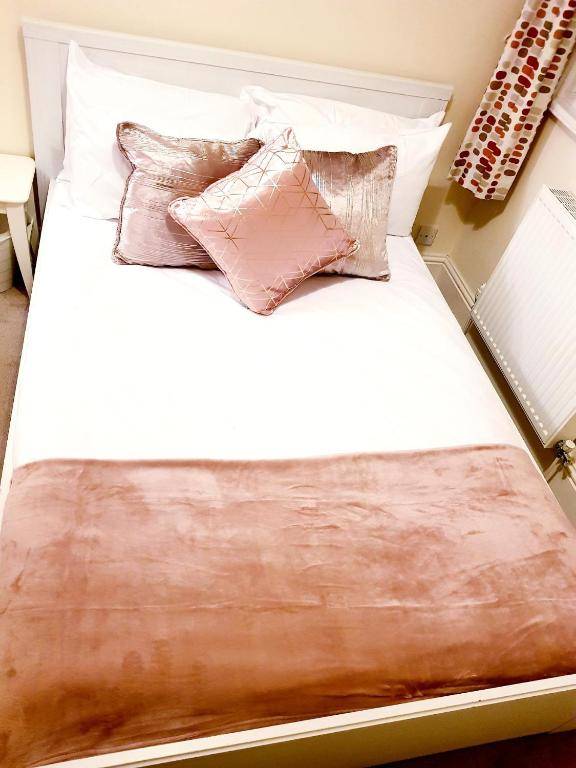 WhiteGates Apartment