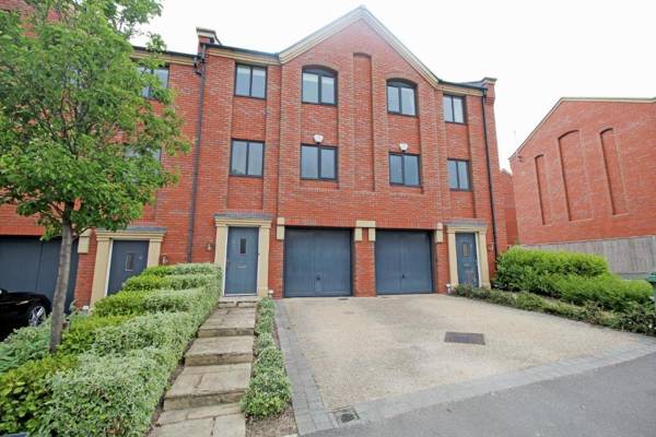 Wharf View Townhouse Chester