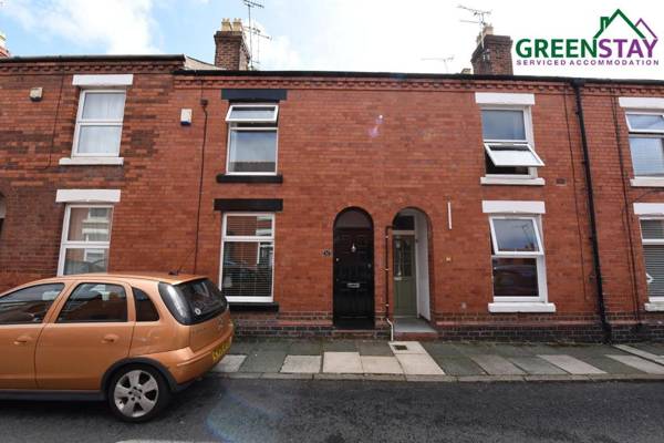 "Honeysuckle House Chester" by Greenstay Serviced Accommodation - Stunning 3 Bed House Which Sleeps 6 City Centre Location with Netflix & Wi-Fi Close To City Walls Shops & Restaurants