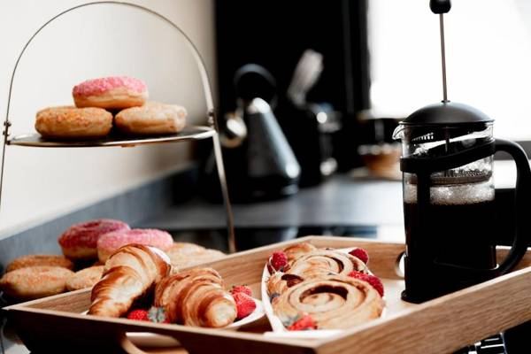 The Tudor House - Sleep Up To 14 City Centre Parking & Optional Hot Tub