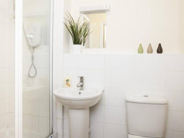 Cheltenham Plaza Apartments