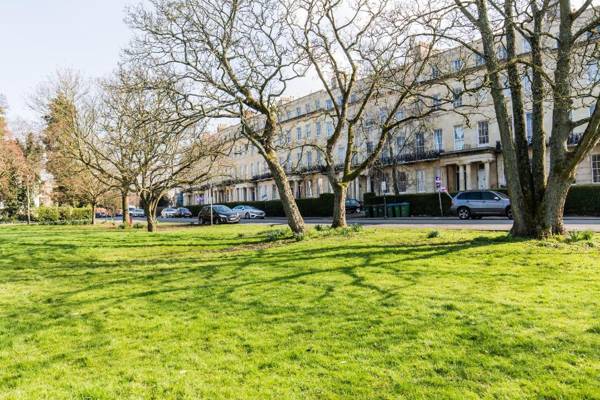 Luxury Apartment - 18 Lansdown Crescent