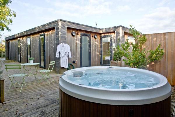 Cedar Lodge Strawberryfield Park