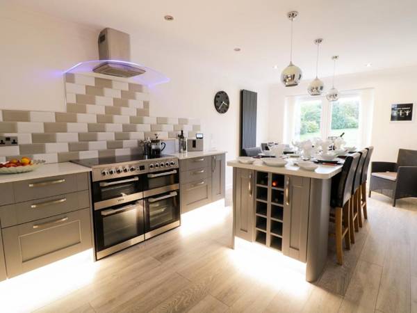 32 Gwelfor Cemaes Bay