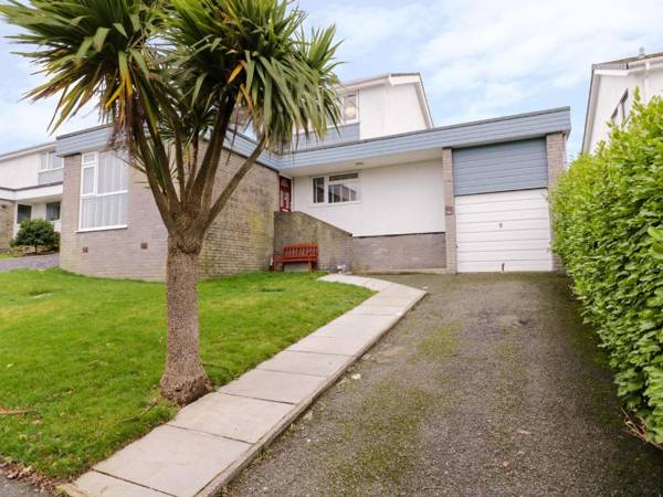 32 Gwelfor Cemaes Bay