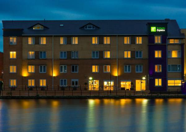 Holiday Inn Express Cardiff Bay an IHG Hotel
