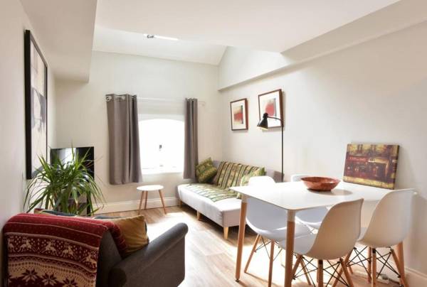 Roper Road- Cosy apartment just outside of city centre