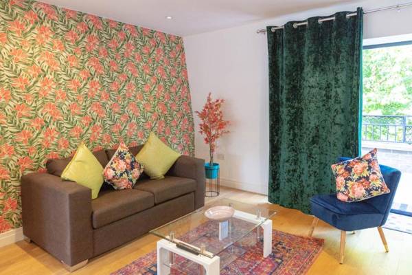 Penthouse with Terrace 5 mins walk to City Centre & Colleges & Sleeps 6