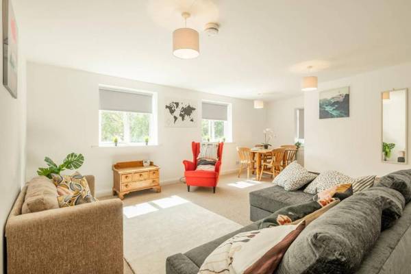 Spacious 3 Bedroom Flat In HEART Of City Centre