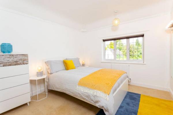 The Queen Edith Place - Lovely 5BDR Home in Secluded Neighbourhood