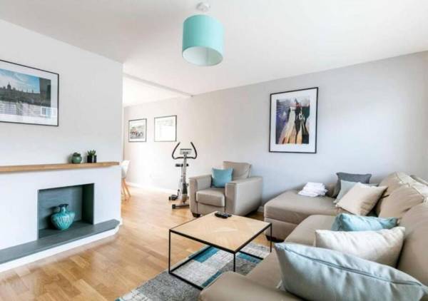 Spacious Modern Garden Family Home