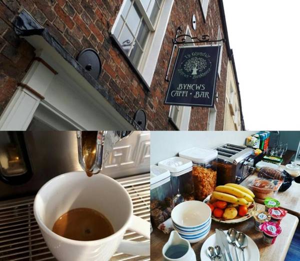 Ty Glyndwr Bunkhouse Bar and cafe