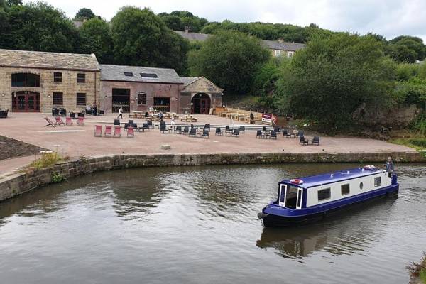 BUCK - En-suite Room in Canalside Guesthouse