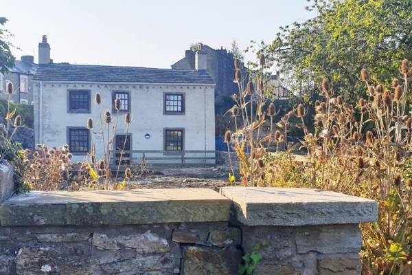 TURNER - En-suite Room in Canalside Guesthouse