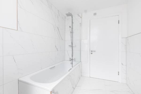 Central-Few Steps from Brighton Beach by Creatick