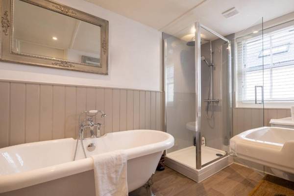 Quirky Town House With Garden Near The Seafront