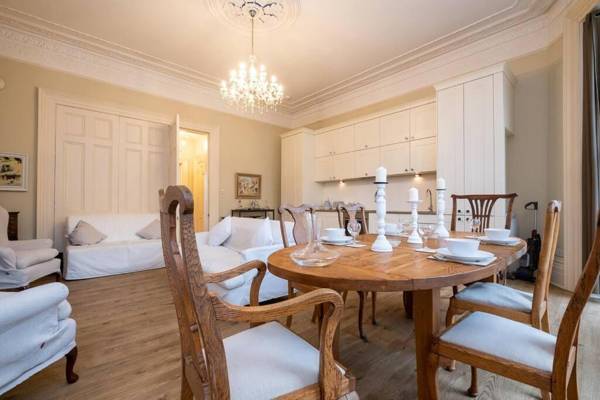 Contemporary Regency Balcony Apartment By The Sea!