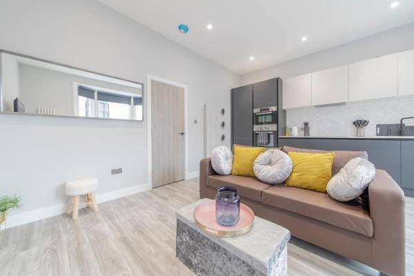 A-SUPER LOCATION I ONEBEDROOM FLAT I MINS WALK to BRIGHOTN BEACH