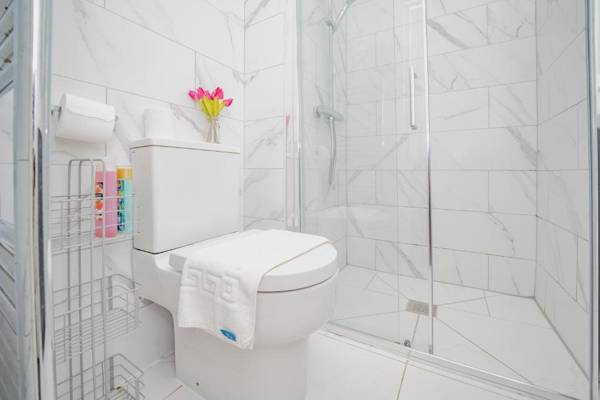 SPACIOUS STUDIO MINS AWAY FROM the sea