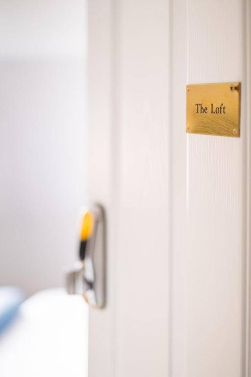 Superb Studio Apartment with Sea View Central Brighton