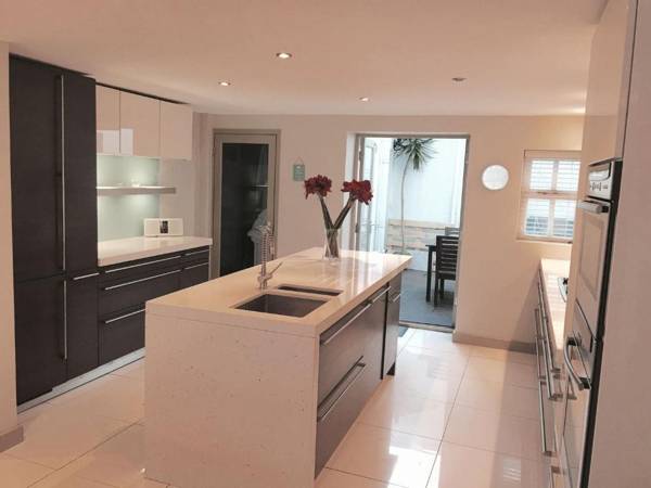 Sillwood Road Group House Sleeps 12