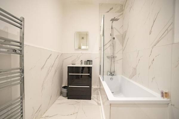 Deluxe Modern 1&2 Bed Apartments Near Brighton Beach & Station