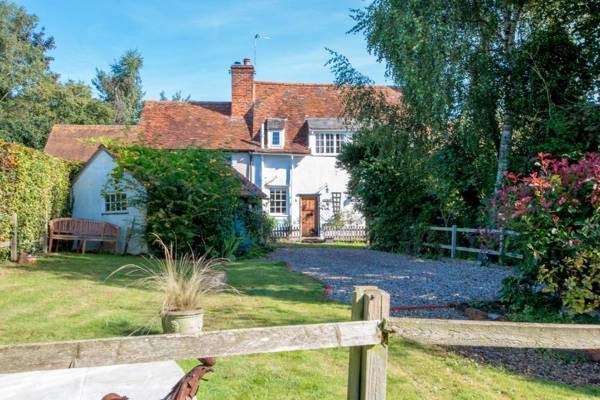 Putts Cottage hidden away at the end of a cart track happily lost