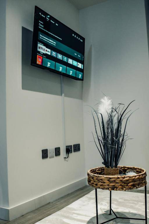 Bv Cosy Basement Apartment At Conditioning House