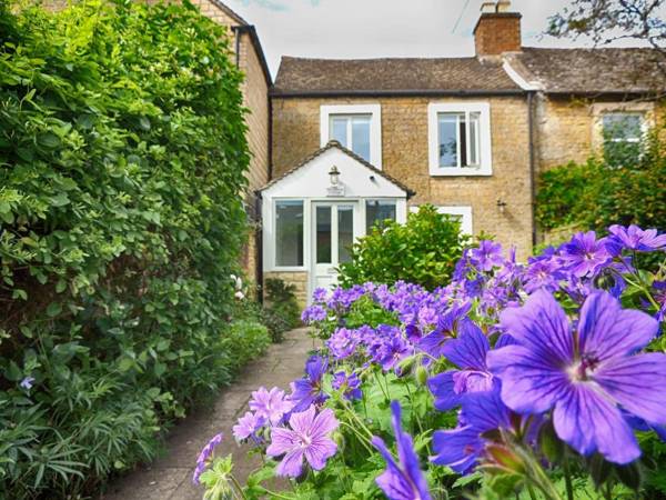 Cotswold Cottage Gems - Woodbine Cottage