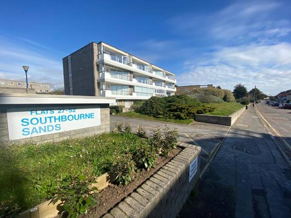 Stunning two bedroom seaside apartment