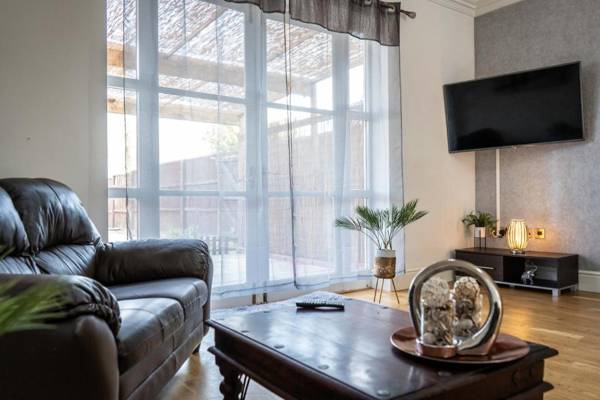 Redbourne Holiday Home