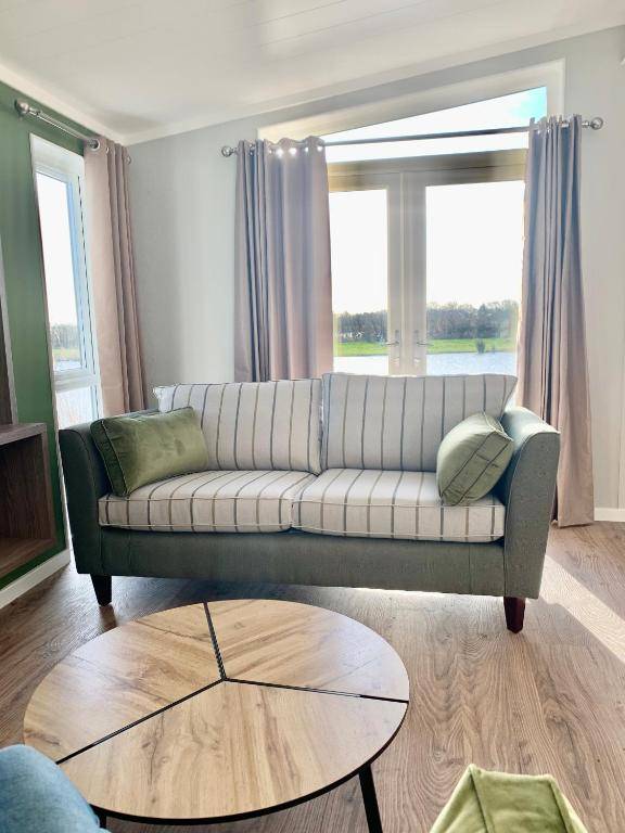 Lakeside Fishing Cabins