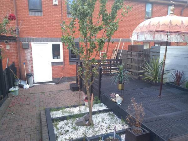 Beautiful 2-Bed House in Bolton with free parking