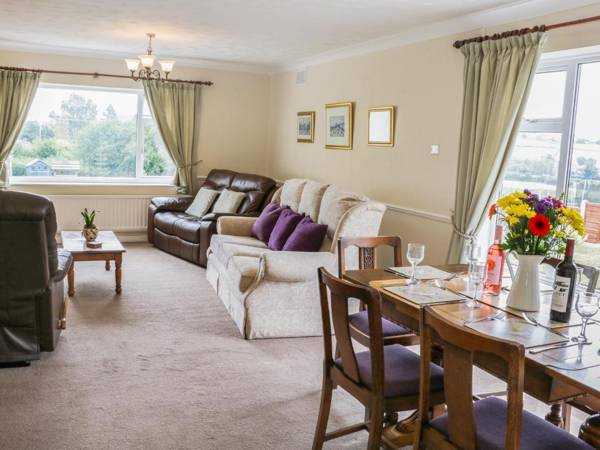 Glebeland Bishops Castle